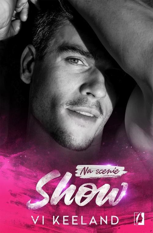 

Na scenie Tom 1 Show Vi Keeland