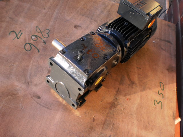 motoreduktor 75 obr silnik elektryczny 0,7 kw Marka SEW Eurodrive