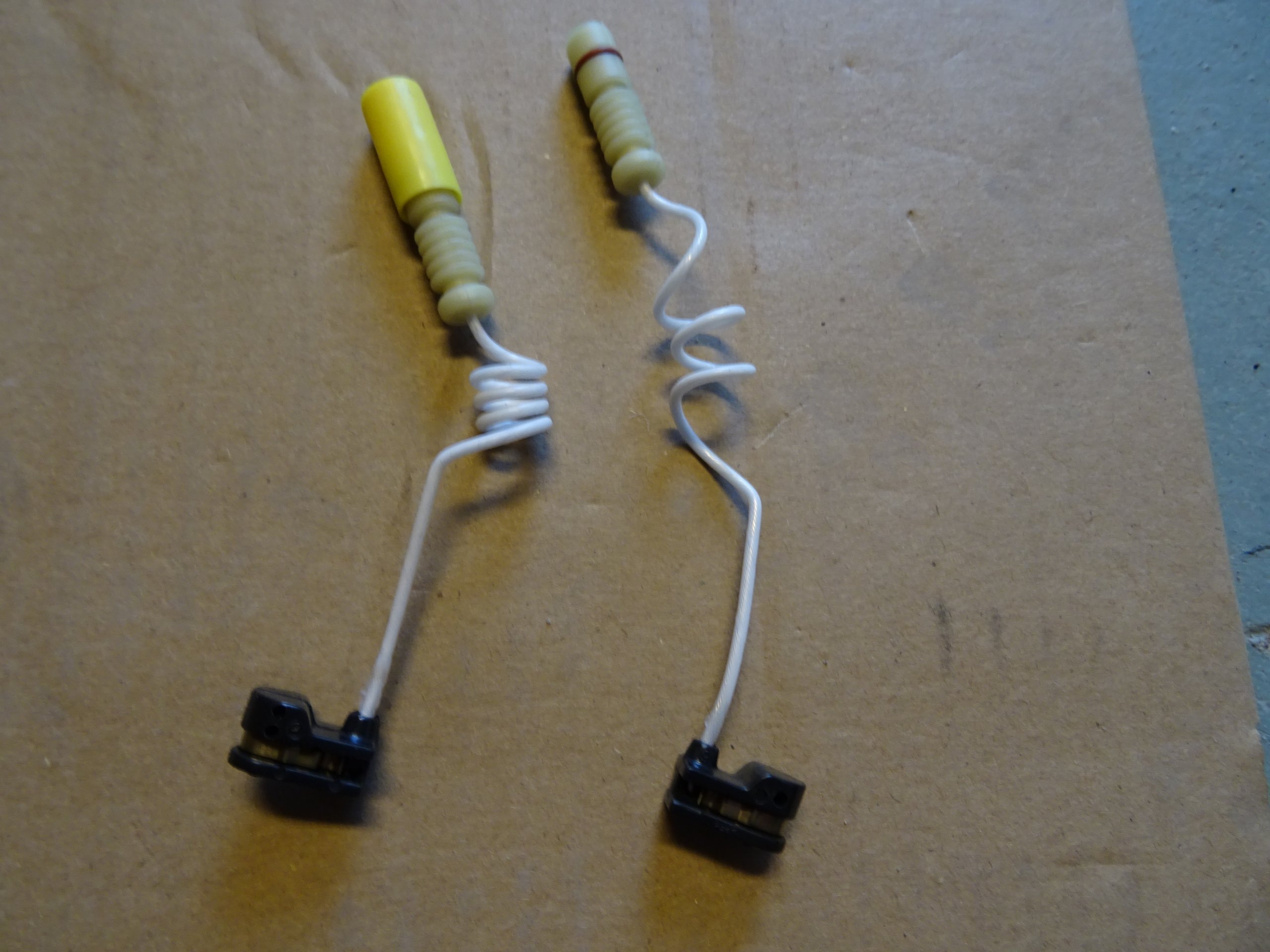 CZUJNIK ZUŻYCIA KLOCKÓW HAMULCOWYCH MERCEDES W201 Producent części Inny