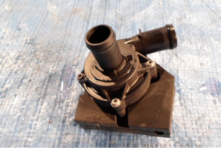 VW AUDI SKODA 1.4 TSI ЦИРКУЛЯЦИОННЫЙ НАСОС 5Q0965567