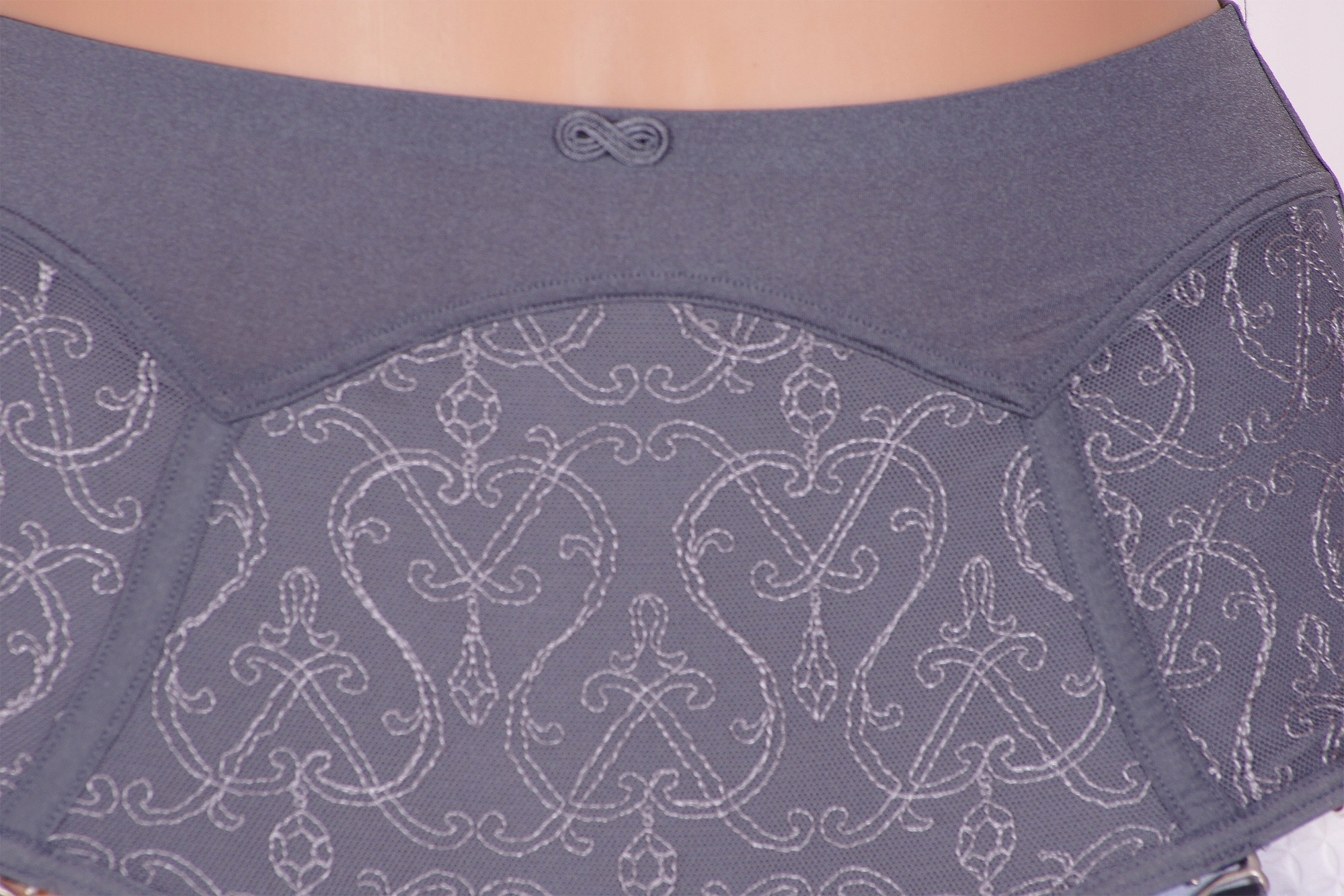 Triumph Majtki Sculpting Essence Midi Szary 38 Rozmiar 38