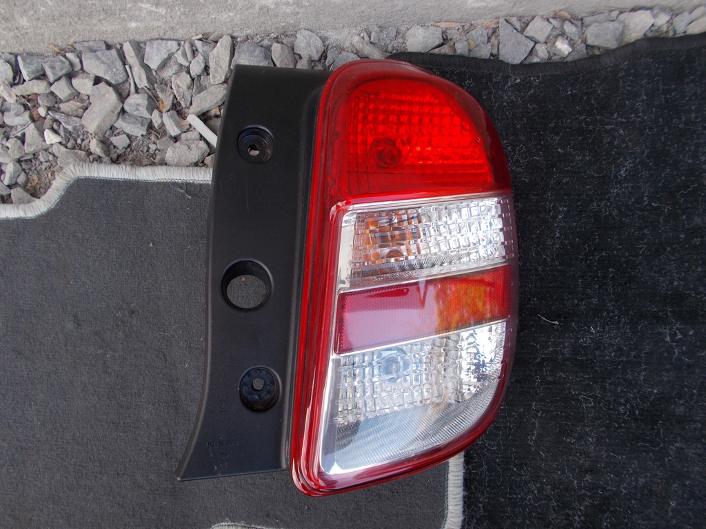 ФАРА ПРАВА ПРАВЫЙ ЗАД. NISSAN MICRA K13 2010-2013r