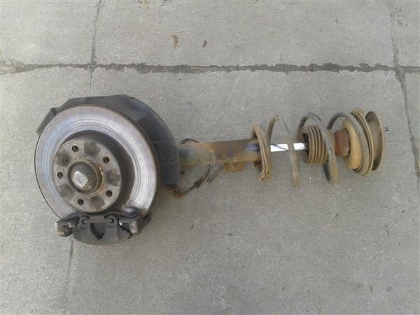 левый передний поворотный кулак, цапфа BMW 3 E46 2.0d