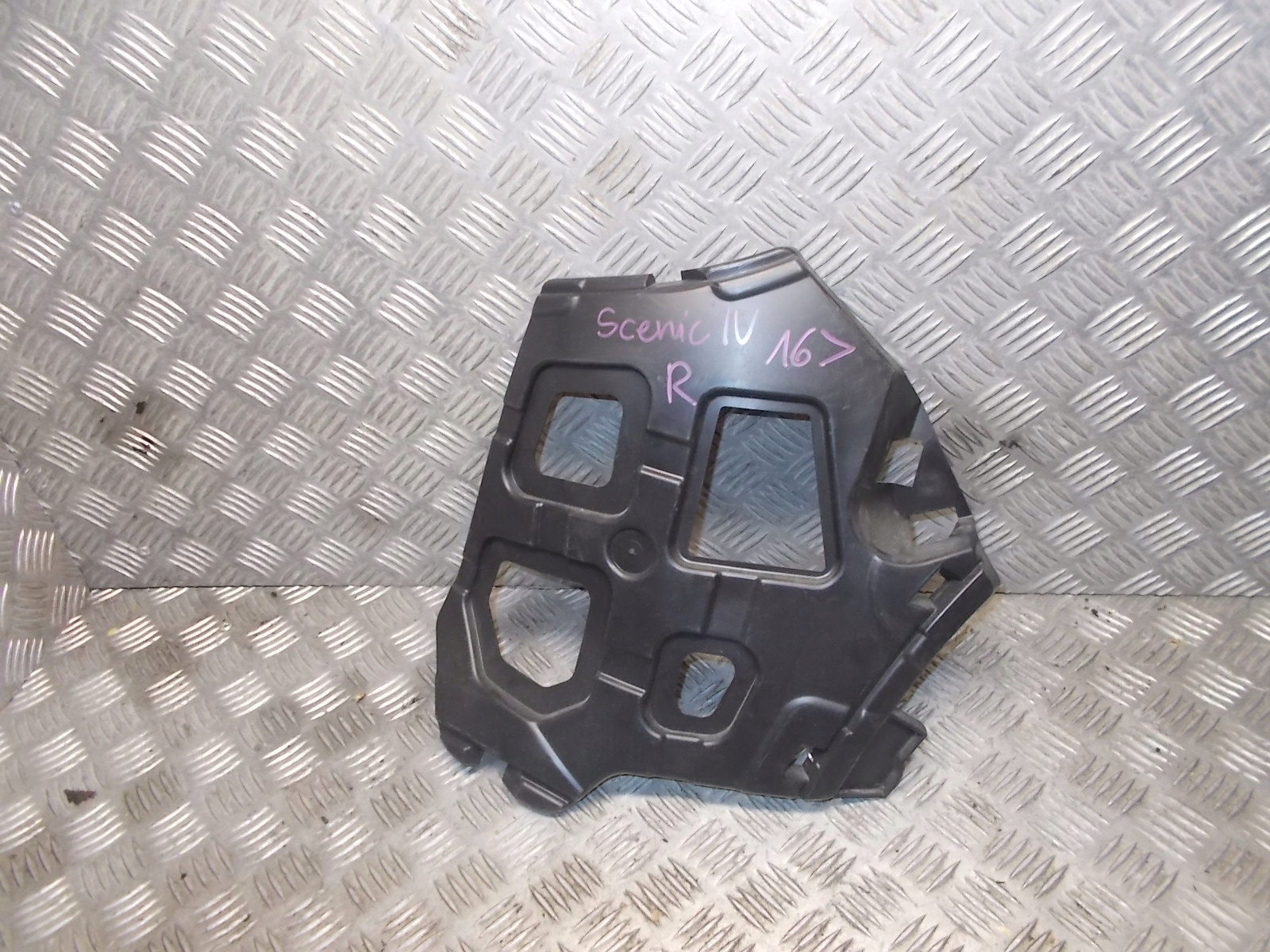 КОВЗНИЙ БАМПЕР ЗАДНІЙ SCENIC IV 2017 КРІПЛЕННЯ СТІЙКИ