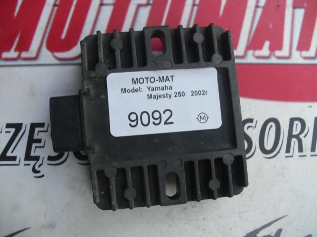 REGULATOR NAPIĘCIA 6 PINÓW YAMAHA MAYESTY 250 Waga produktu z opakowaniem jednostkowym 1 kg