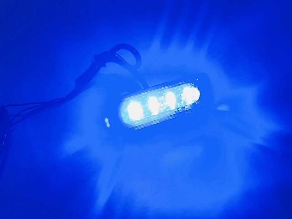 LAMPA OSTRZEGAWCZA 4 LED STROBOSKOP ALR NIEBIESKA Kolor niebieski