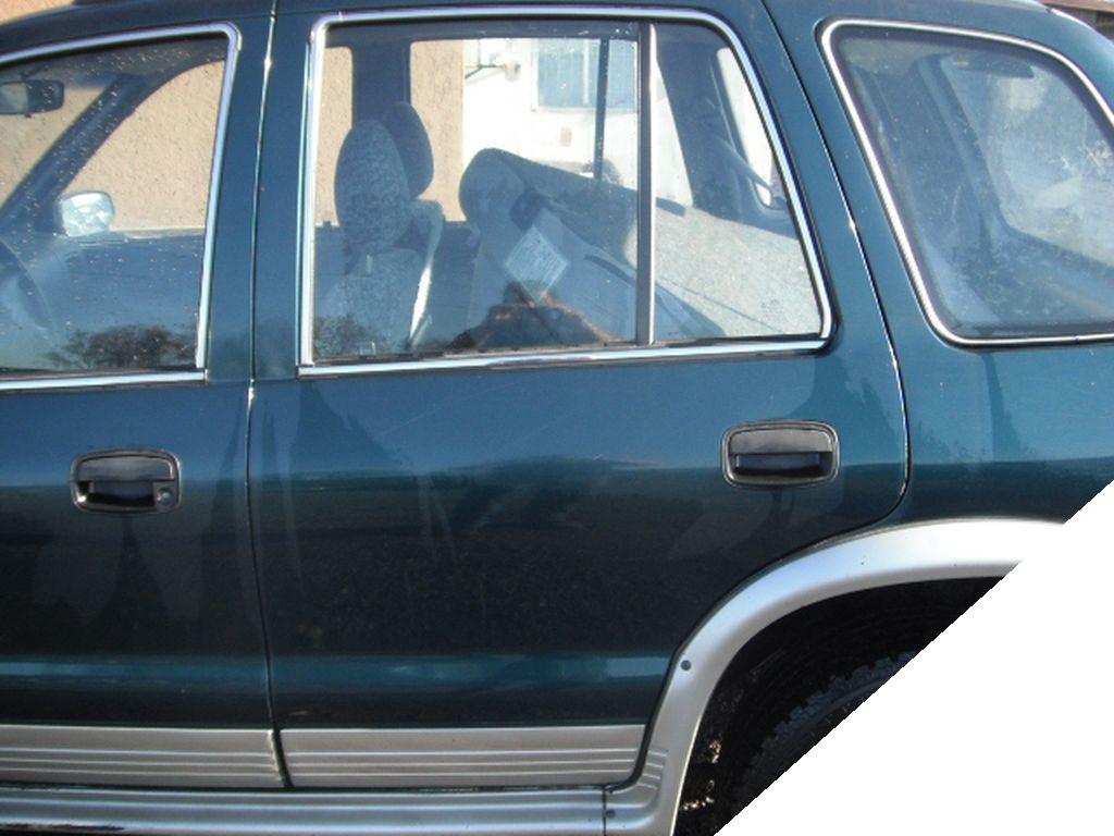 KIA SPORTAGE LIFT 99- ZAMEK Z DRZWI LEWY TYŁ