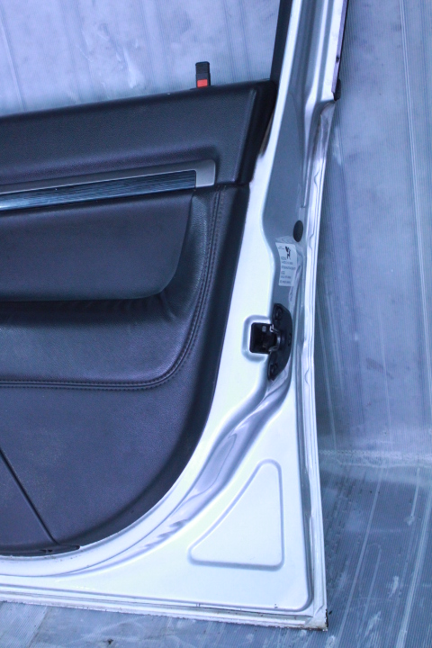 DRZWI PRAWE PRZÓD OPEL VECTRA C Z157 GOŁE Kolor srebrny