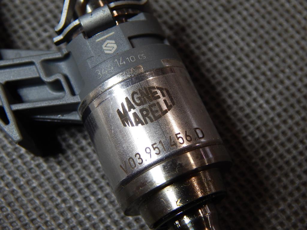 VW GOLF 7 SPORTSVAN nozzle injector V03951456D