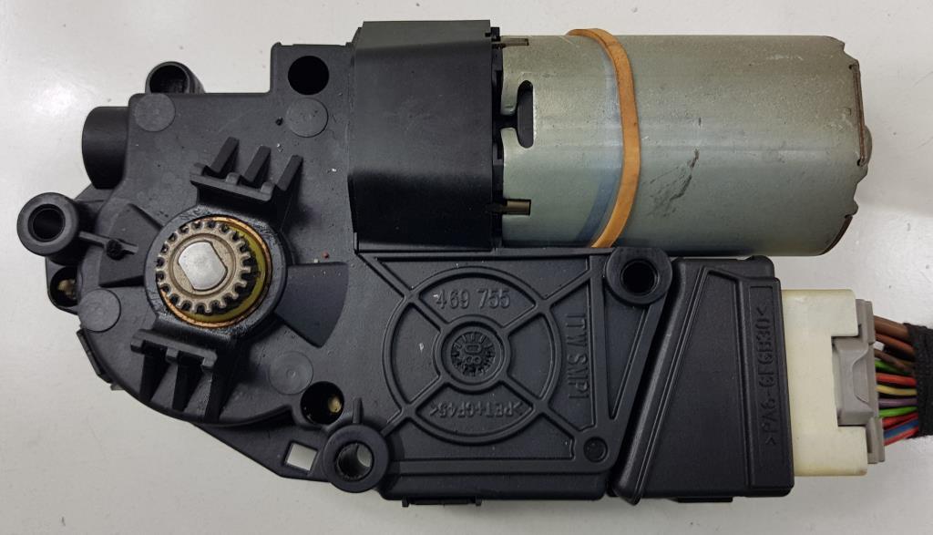 SILNICZEK SZYBERDACHU GLK X204 A2048200808 Car type Passenger cars