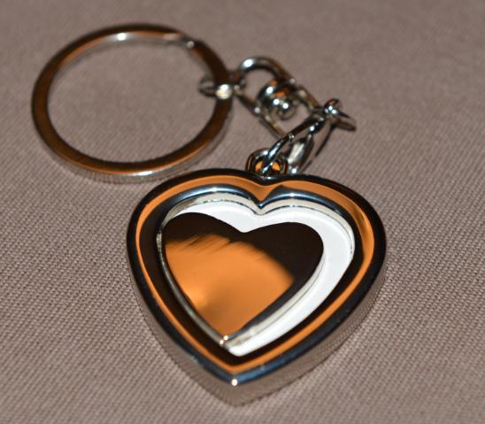BRELOK DO KLUCZY ZE ZDJĘCIEM serce wys 24h Materiał dominujący metal