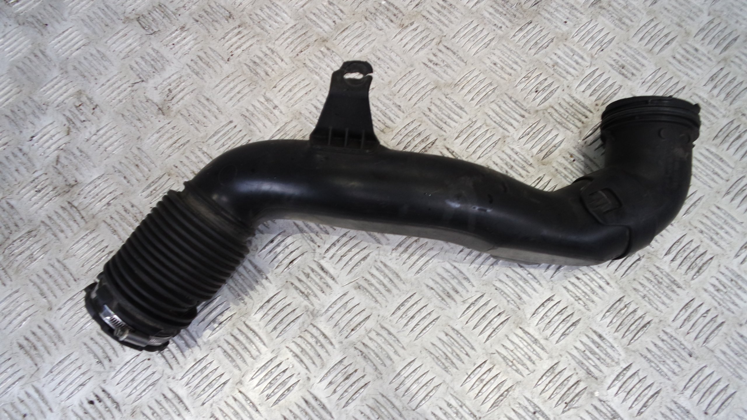 патрубок пежо 408. патрубки пежо 408. патрубок турбины пежо 408. трубка помпы пежо 408. патрубок пежо 408.