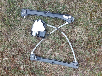 PASSAT B7 PODNOSNIK PRAWY PRZOD USA Numer katalogowy części 123