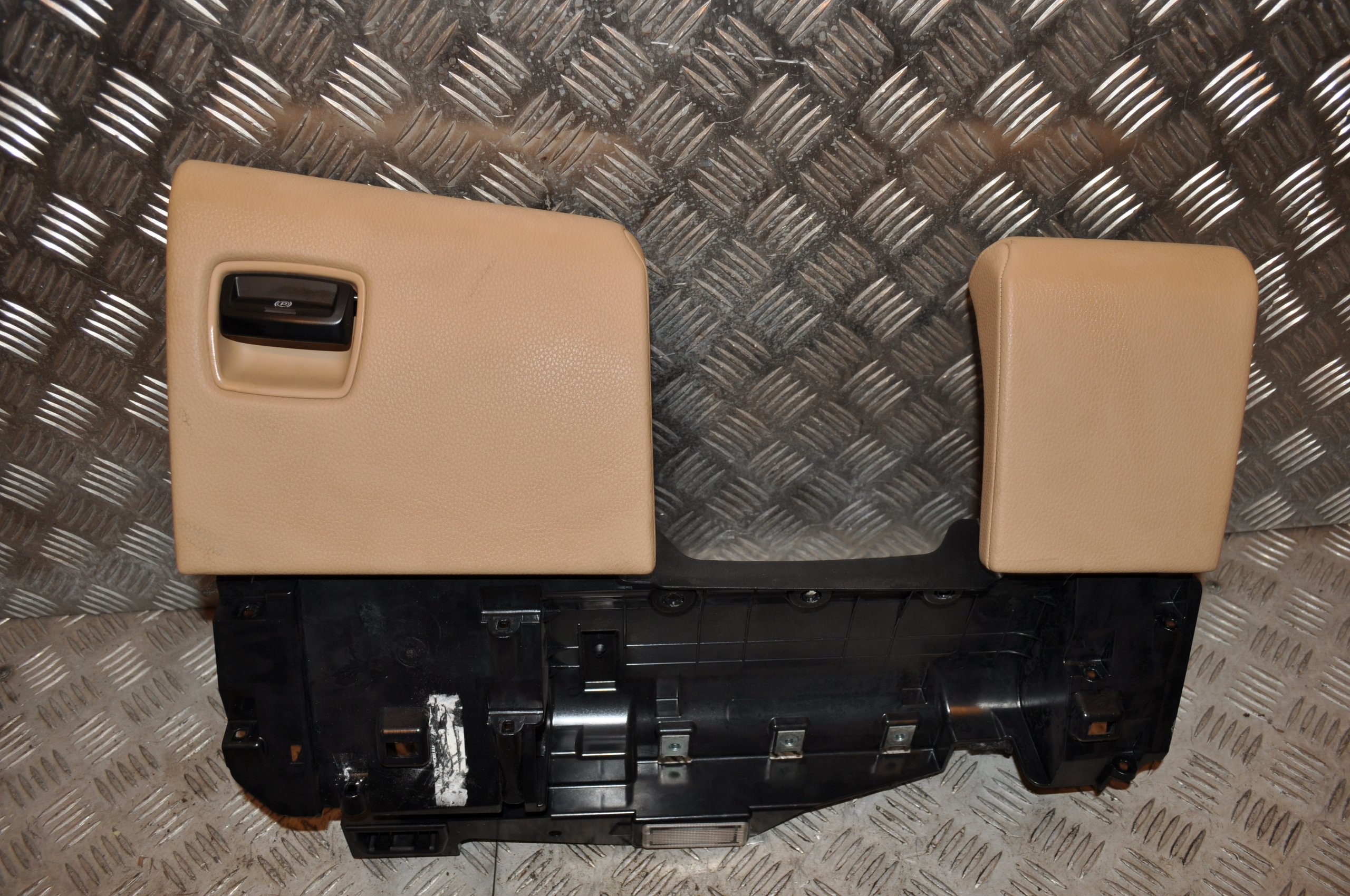 полка под PORSCHE PANAMERA 970