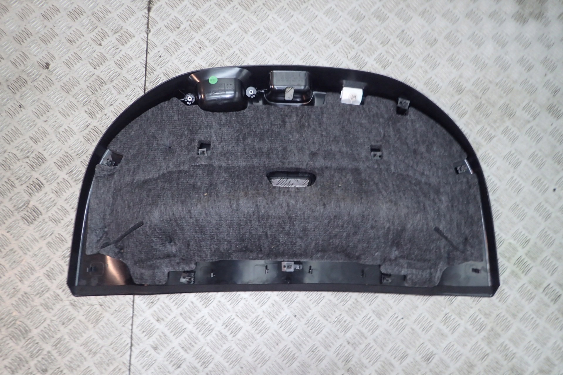 MERCEDES AMG GT R TAPICERKA KLAPY TYŁ TYLNEJ Producent części Inny