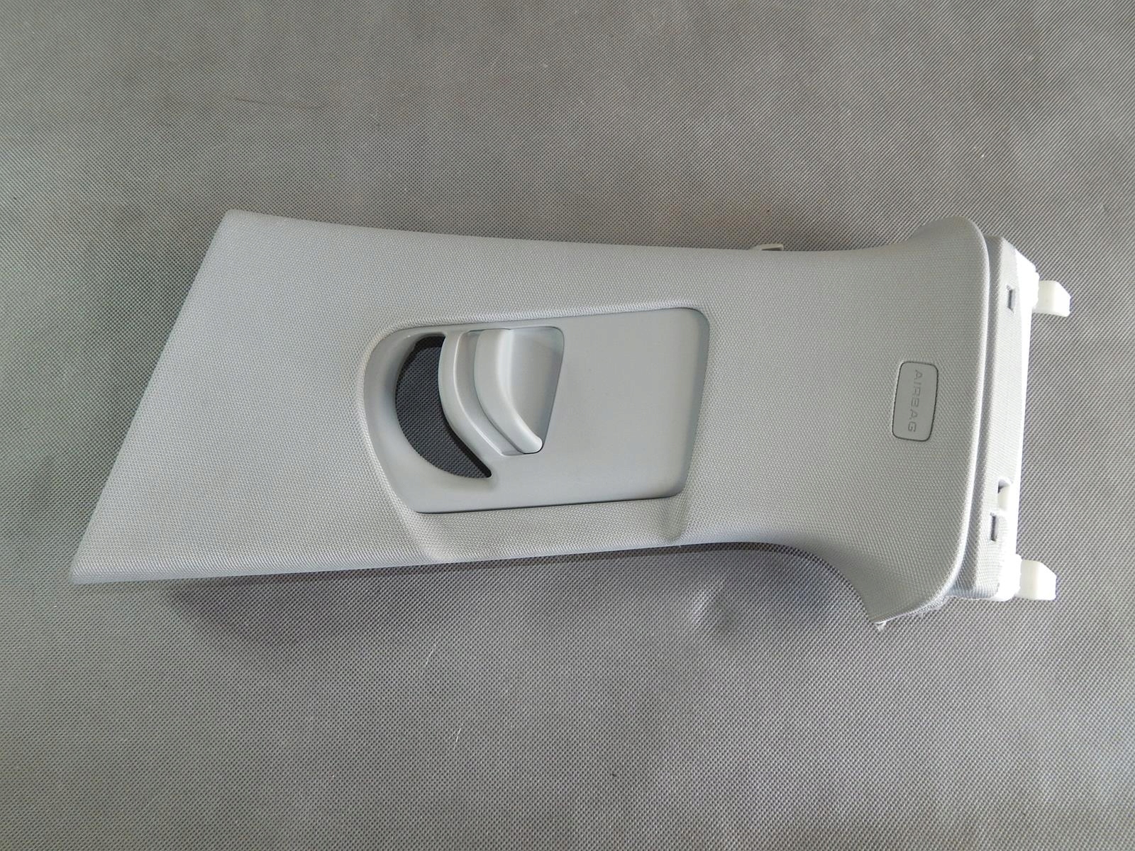 AUDI A4 B9 POSZYCIE SŁUPKA LEWE 8W0867243C