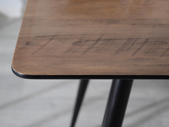 MAŁY LEKKI STÓŁ NA 4 NOGACH ONEKA ORZECH VINTAGE Materiał blatu płyta MDF