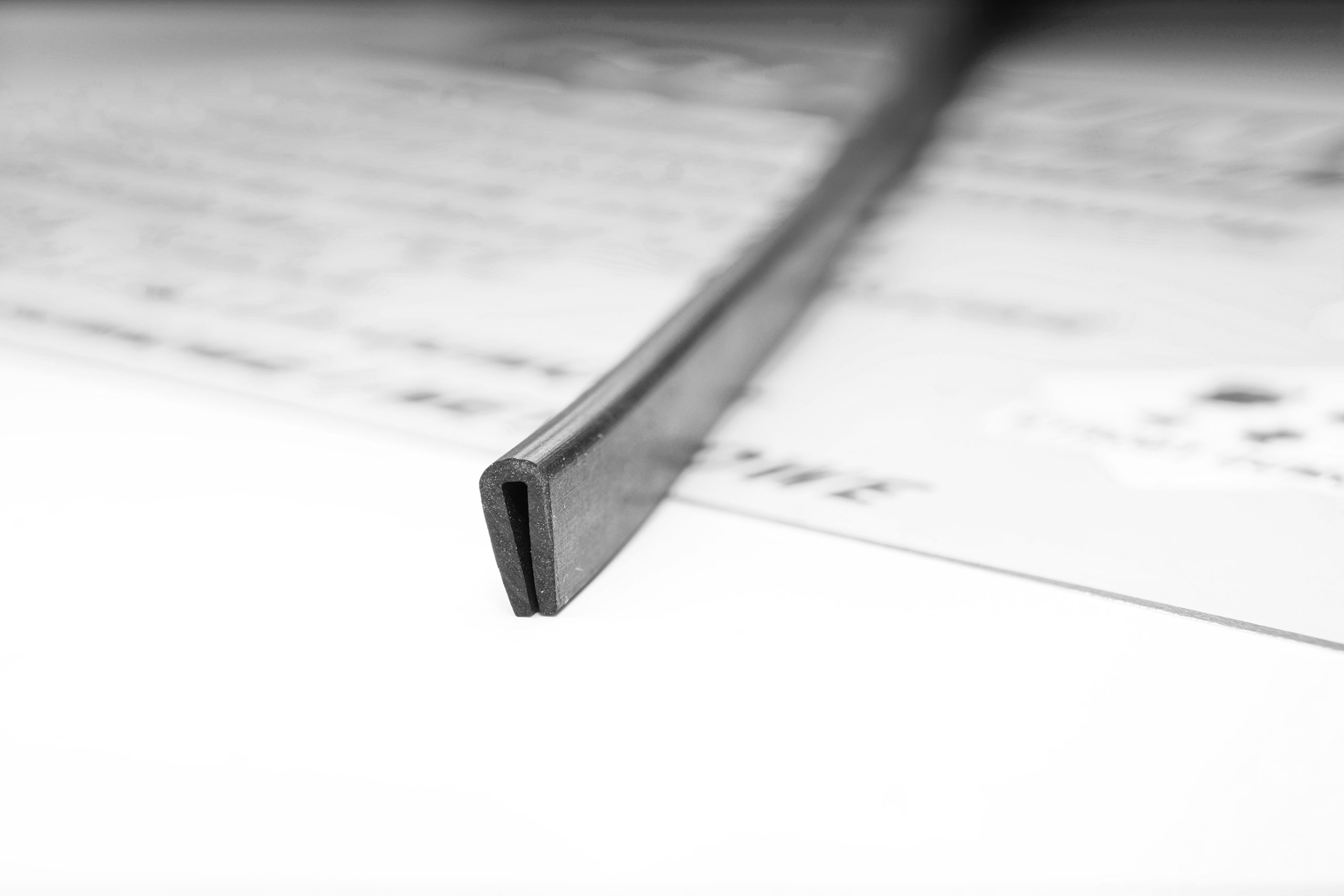 USZCZELKA OSŁONA NA RANT KRAWĘDŹ KRAWĘDZIOWA TYP:U Długość 0 m