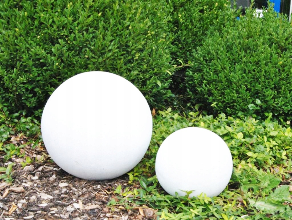 Сделать круглый шар. Бетонные шары для сада. Шар в ландшафте. Бетонный шар для сада. Декоративный шар для сада.