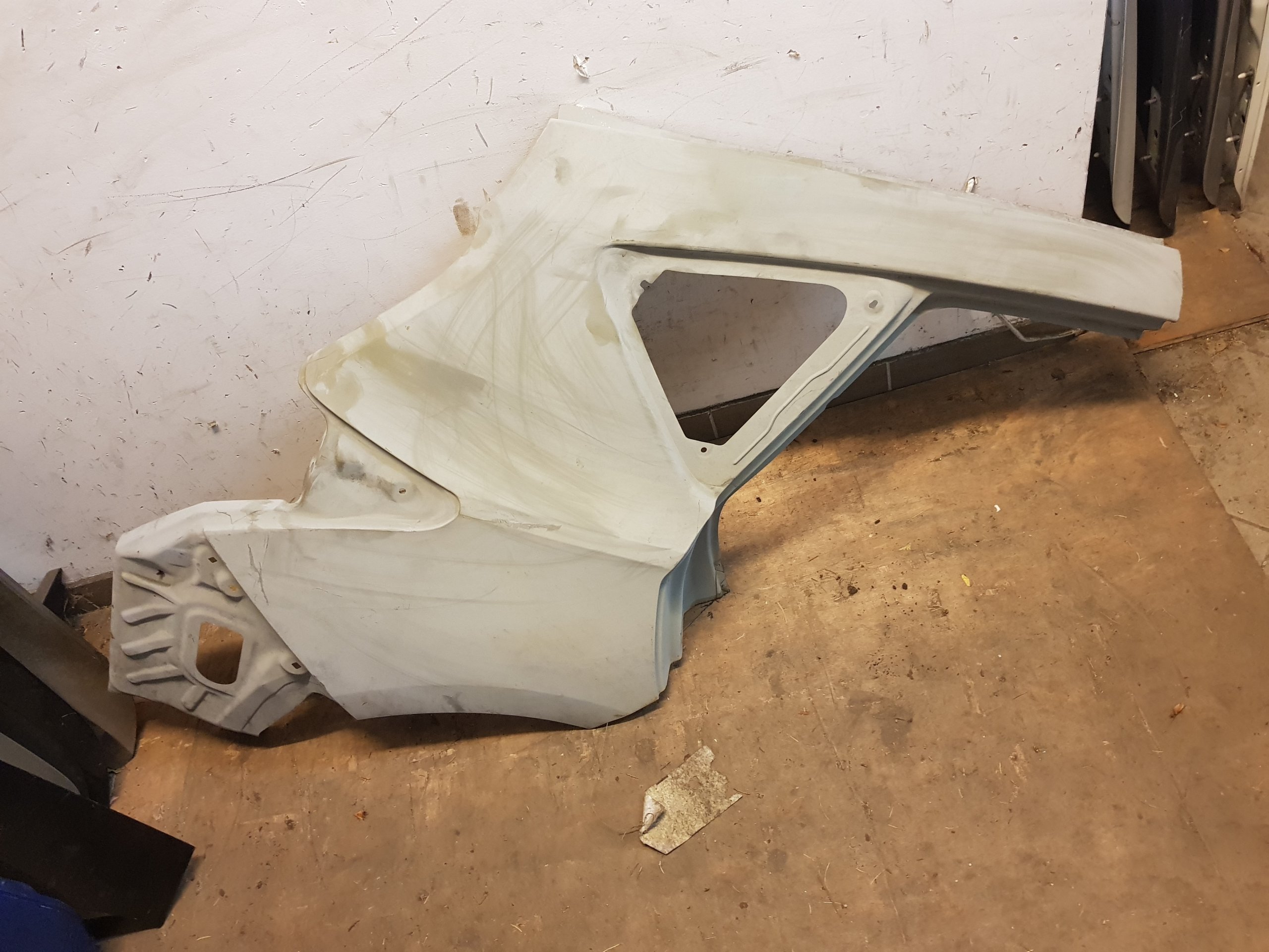 Toyota OE A61601-02371 крыло