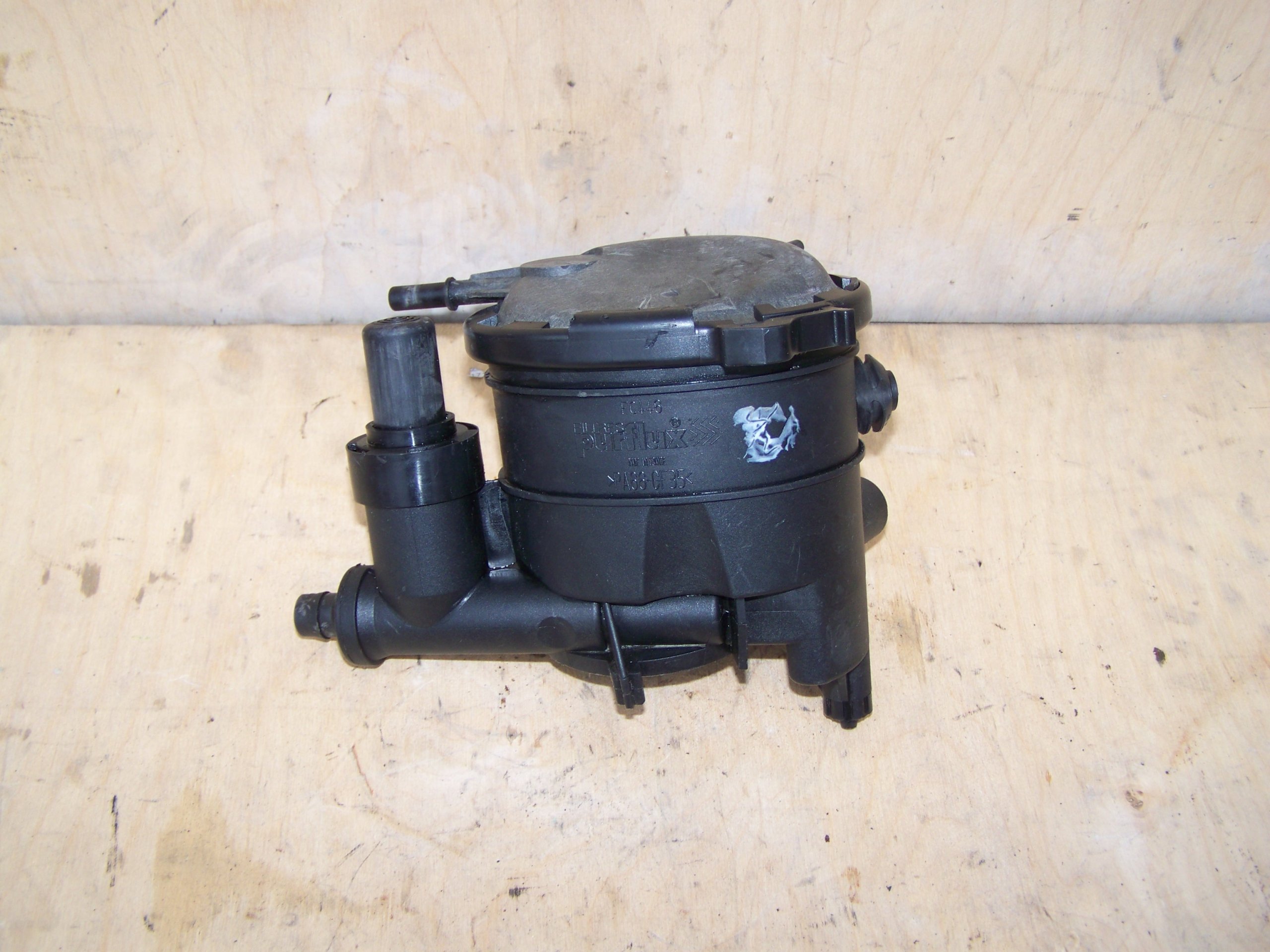 9625224180 - КОРПУС ТОПЛИВНОГО ФИЛЬТРА CITROEN PEUGEOT 1.9 D