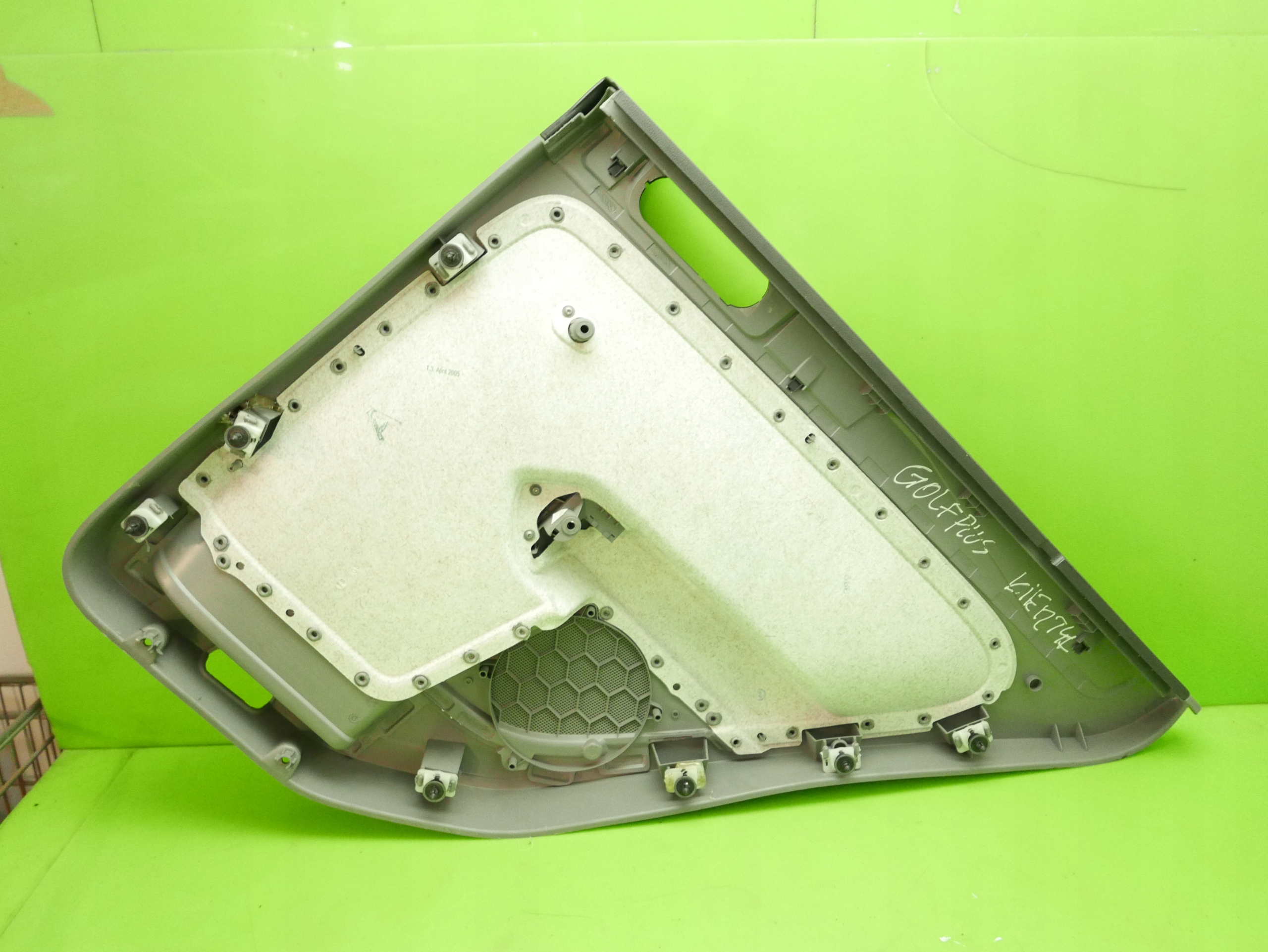 TAPICERKA BOCZEK DRZWI TYŁ LEWY VW GOLF PLUS 04-08 Jakość części (zgodnie z GVO) O - oryginał z logo producenta pojazdu (OE)