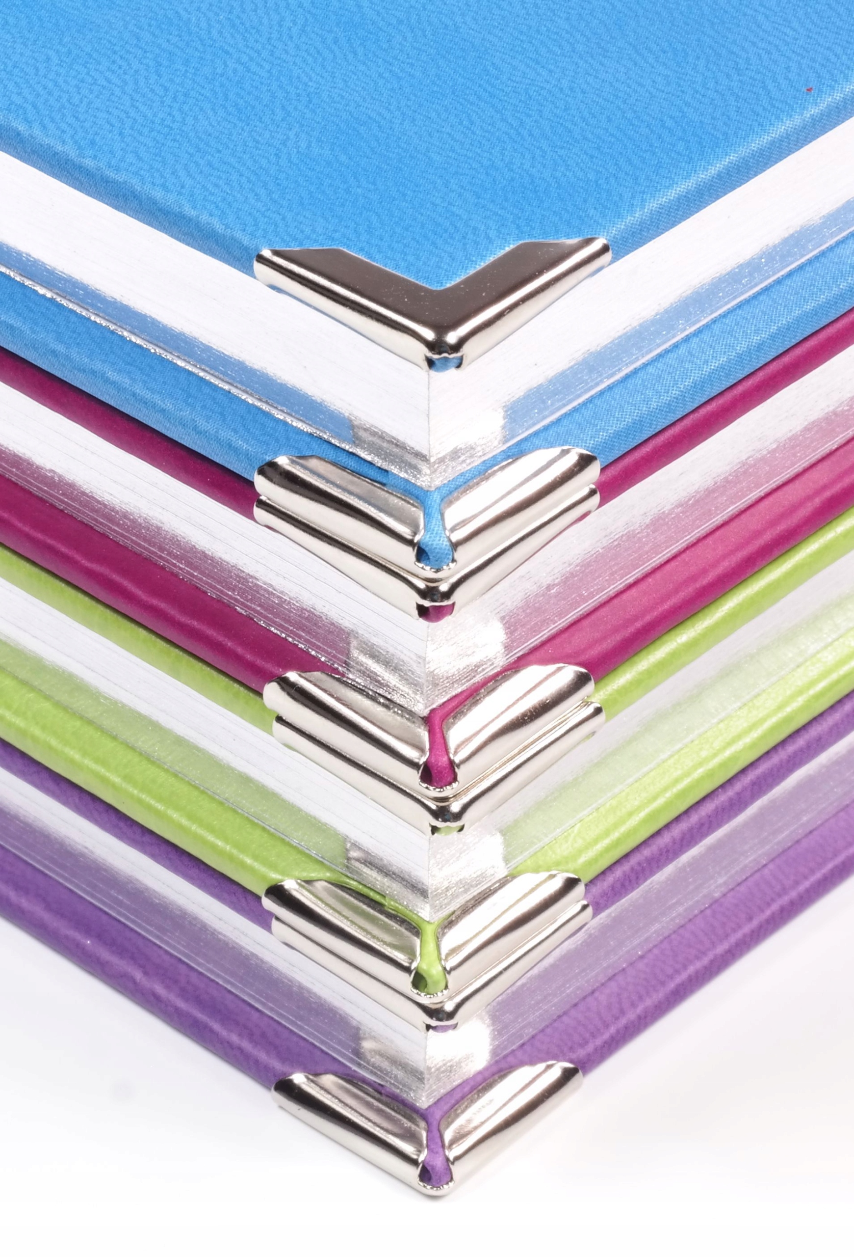 Kalendarz książkowy B5 tygodniowy z gumką 2024 J03 Rozmiar B5