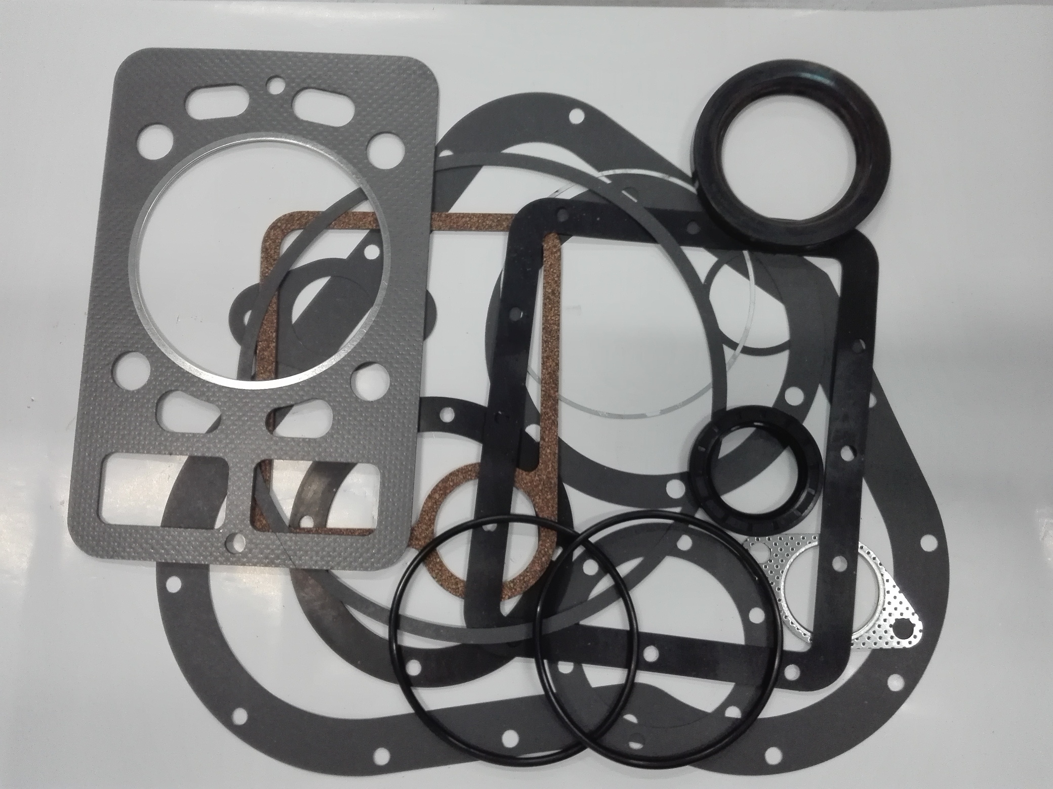 331011 - Комплект прокладок двигателя S-320 S320 ES18 ANDORIA