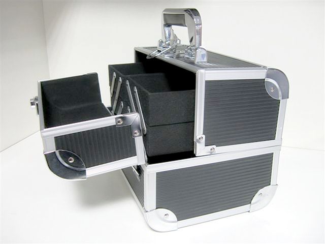 KUFEREK NA KOSMETYKI LAMPĘ KOSMETYCZNY FRYZJERSKI WALIZKA Szerokość produktu 20 cm