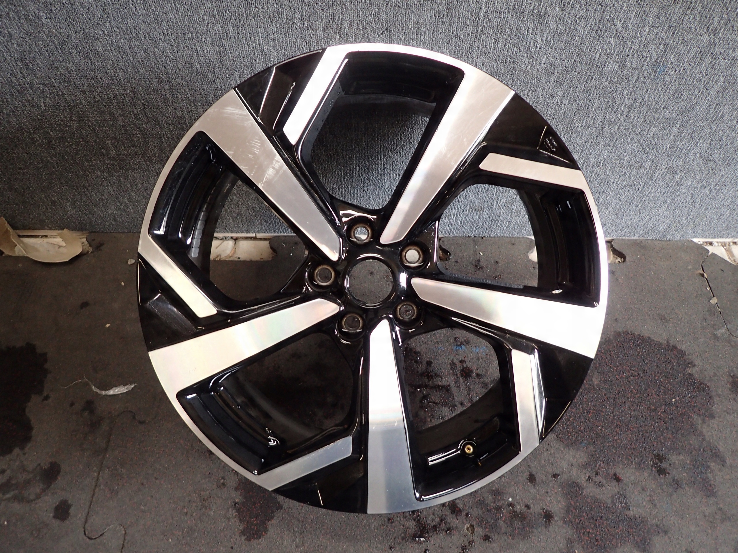 FELGA ALUMINIOWA NISSAN 19" 5X114,3 7J ET40