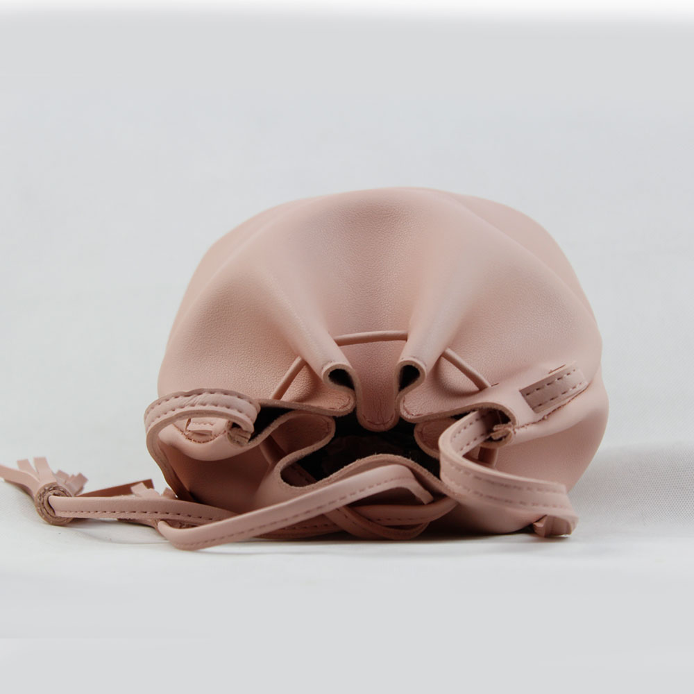 MAŁA GŁADKA TOREBKA WOREK Z FRĘDZLAMI PASTELE Marka inna