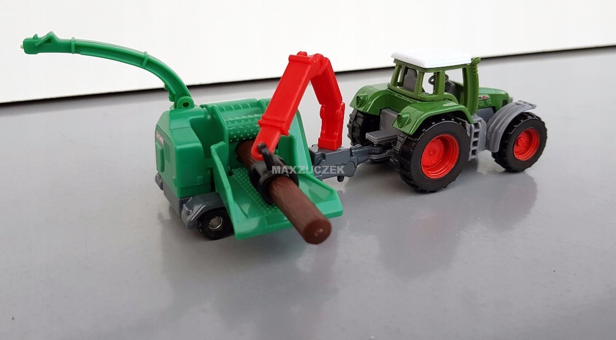 SIKU 1675 TRAKTOR FENDT + RĘBAK DO DREWNA Bohater brak