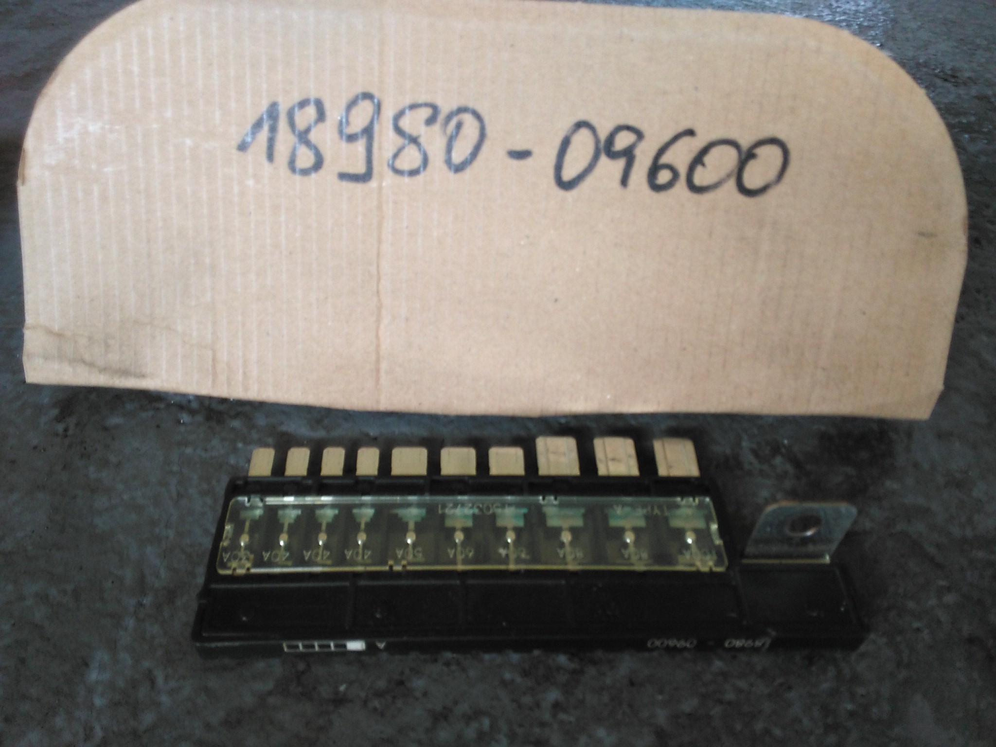 HYUNDAI KIA BEZPIECZNIK ZESPOLONY 18980 09600