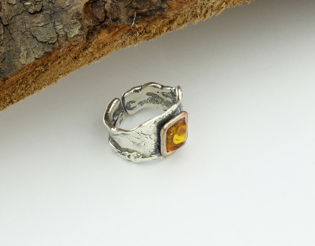 Przepiękny pierścionek ze srebra z BURSZTYNEM 2 Rozmiar/Średnica wew. (mm) 18/18,33