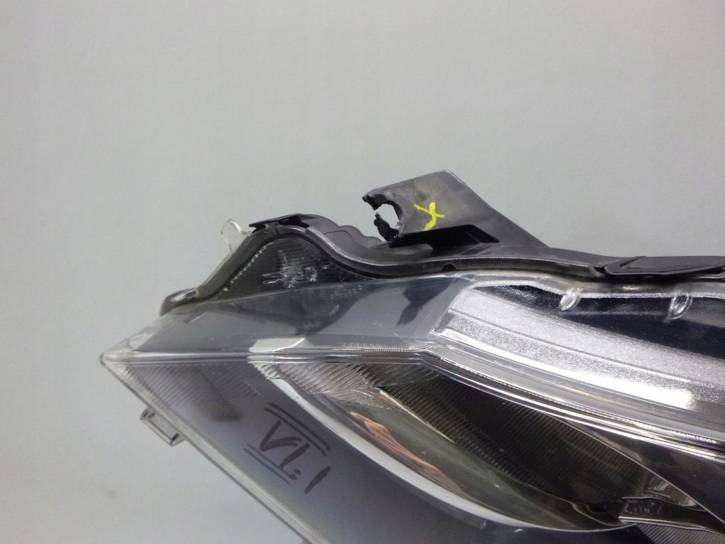 TOYOTA YARIS III LIFT 13- light front left