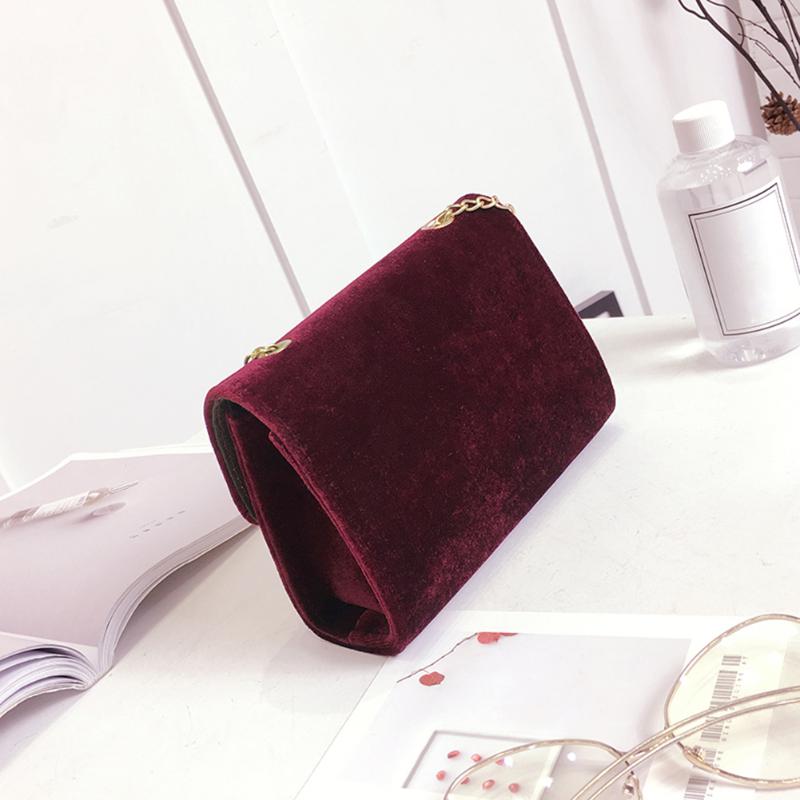 ELEGANCKA AKSAMITNA TOREBKA NA ŁAŃCUSZKU KOLORY Zapięcie magnes