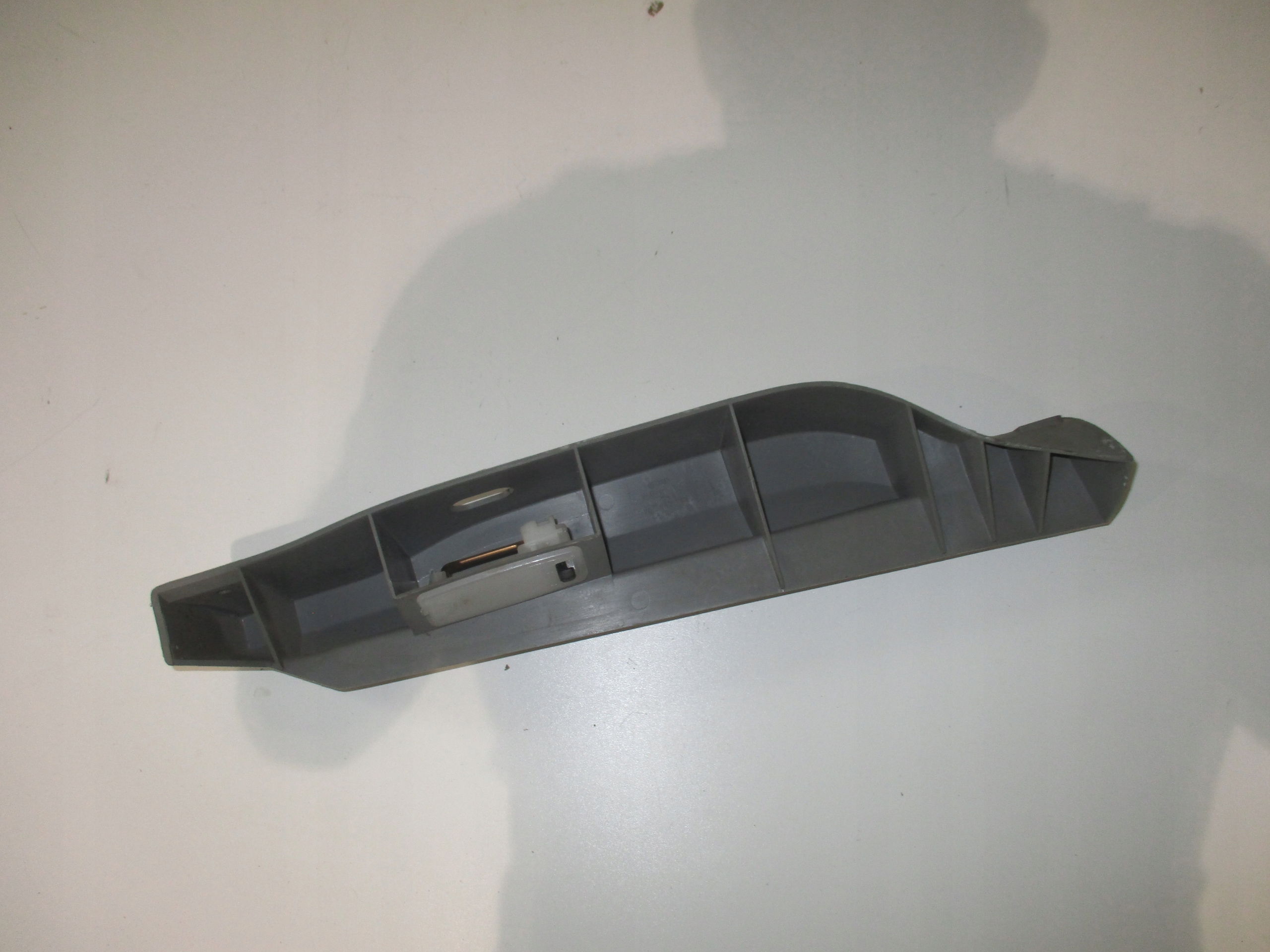 LISTWA LAMPKA BAGAŻNIKA VW T4 7D0867763
