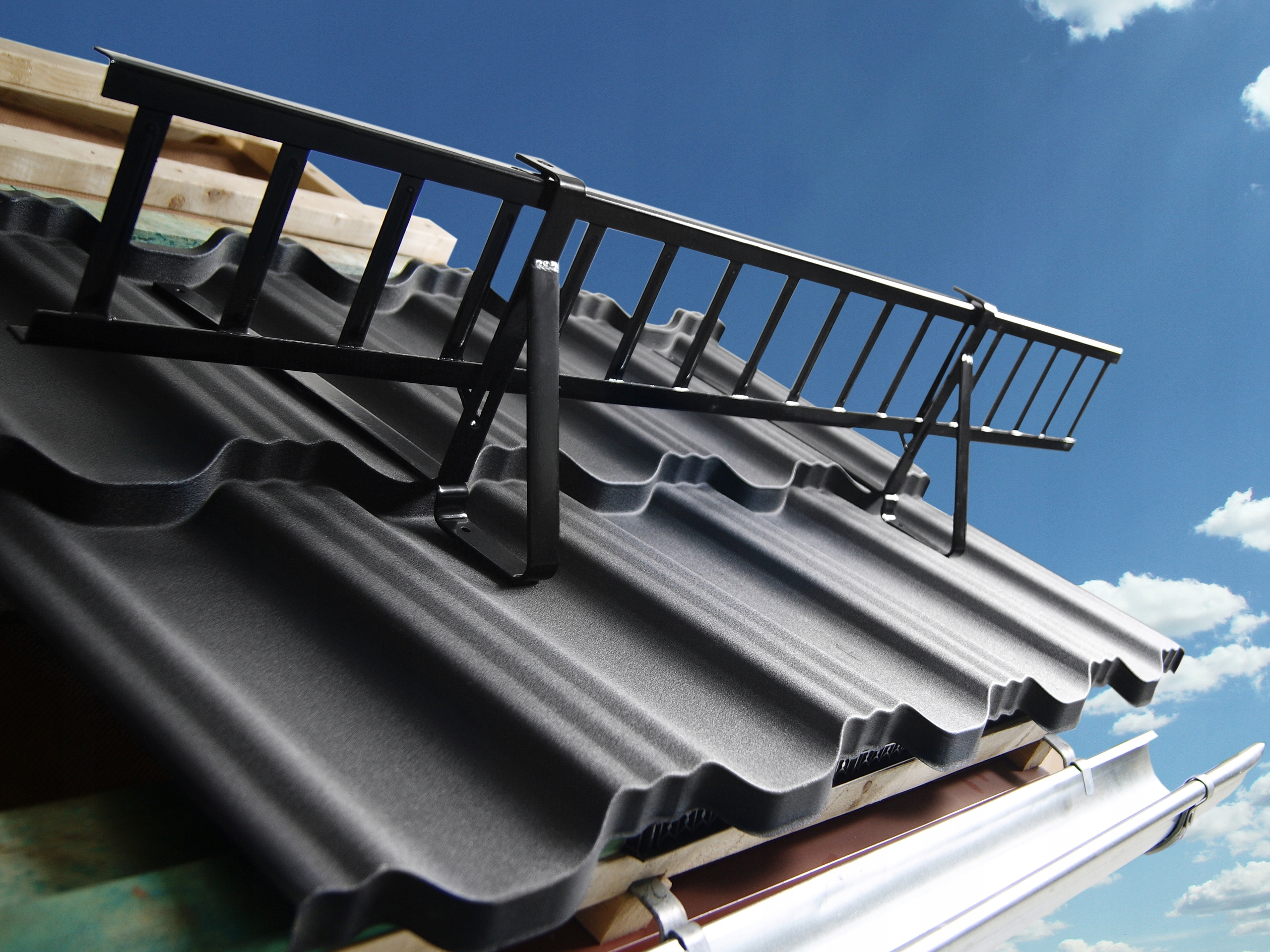 Płotek śniegowy 150cm/20cm do blachodachówki 350/20 ciemnozielony Liczba uchwytów 2