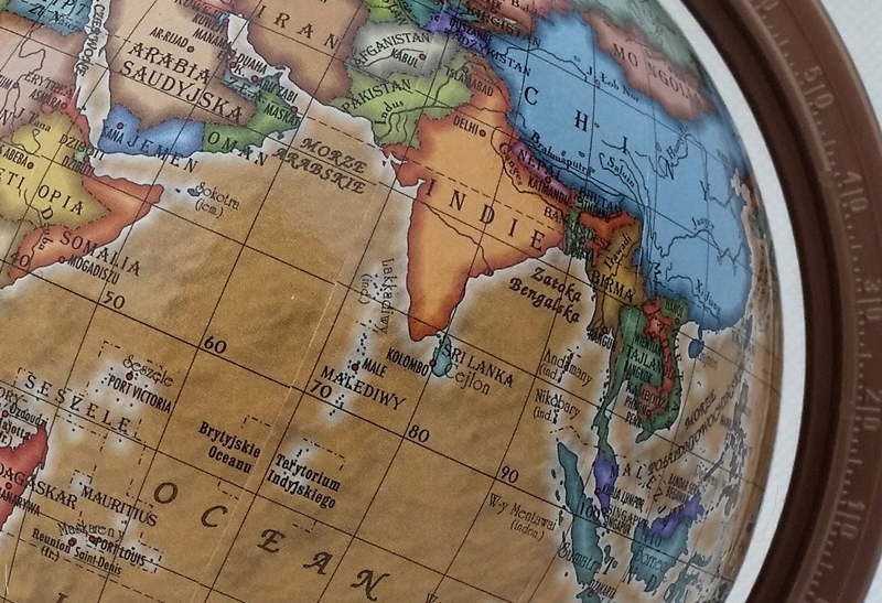 GLOBUS + Podstawka pod telefon NA PREZENT stojak EAN (GTIN) 5906727909648