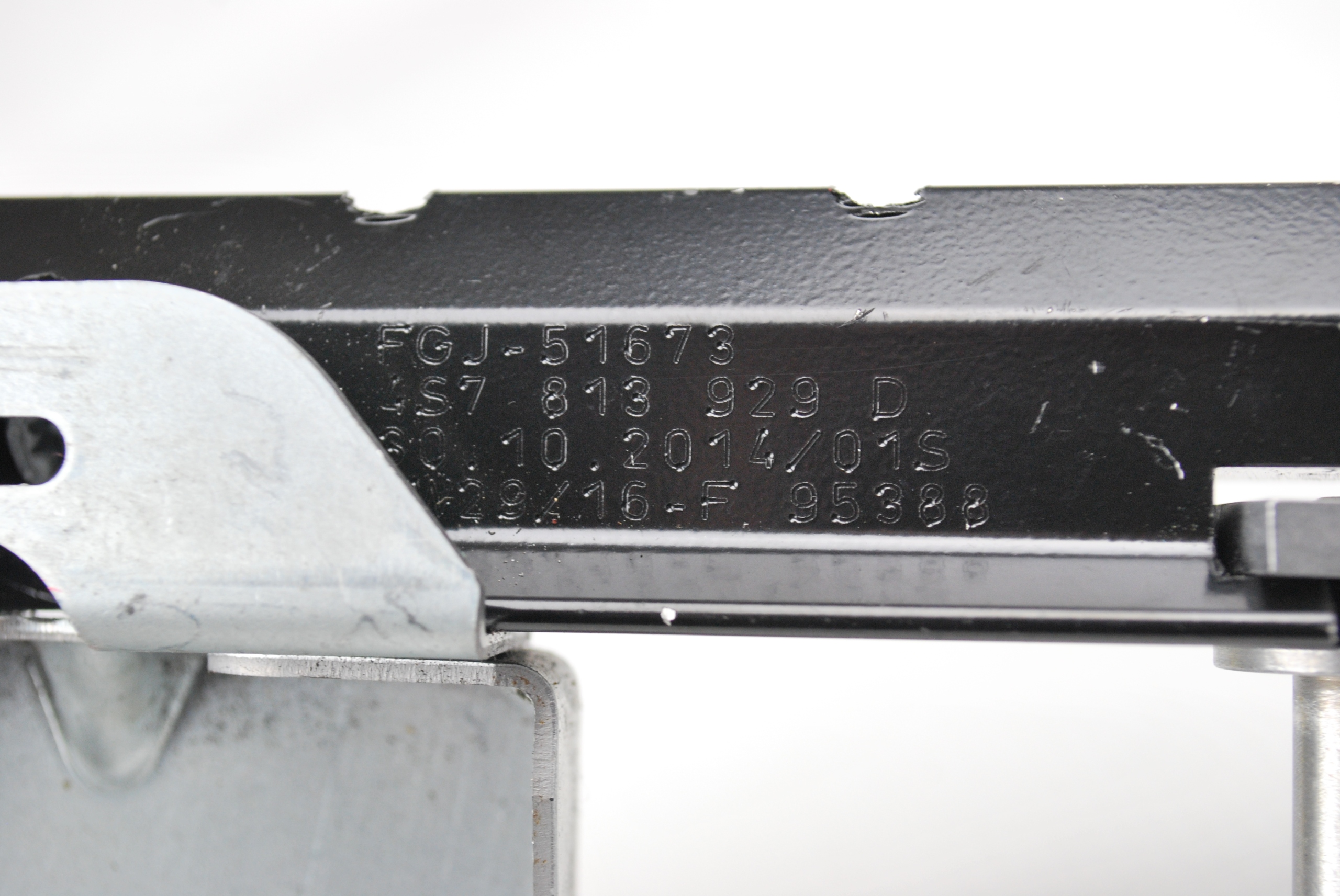 Plytka mocujaca lewa Audi R8 Spyder 4S7813929D Part manufacturer Audi OE