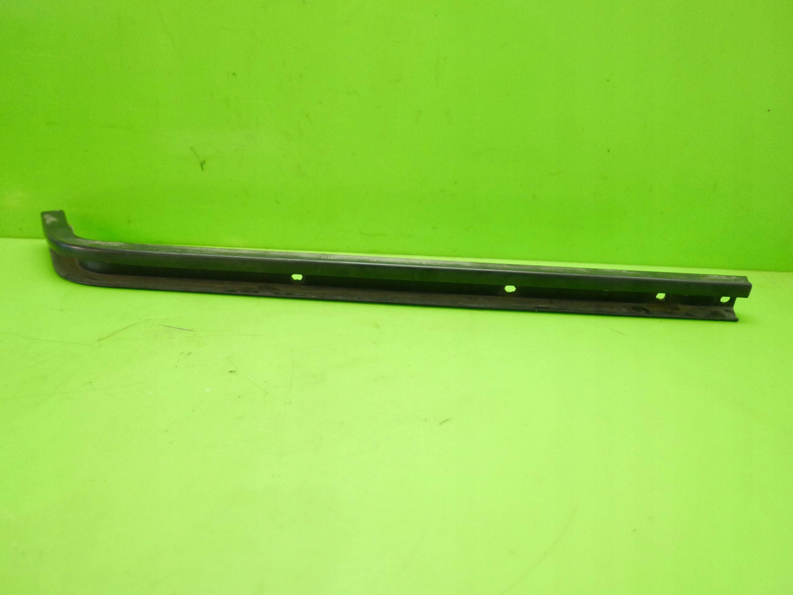 PROWADNICA DRZWI TYŁ LEWA ŚRODEK FIAT DOBLO I 00- Producent części Inny