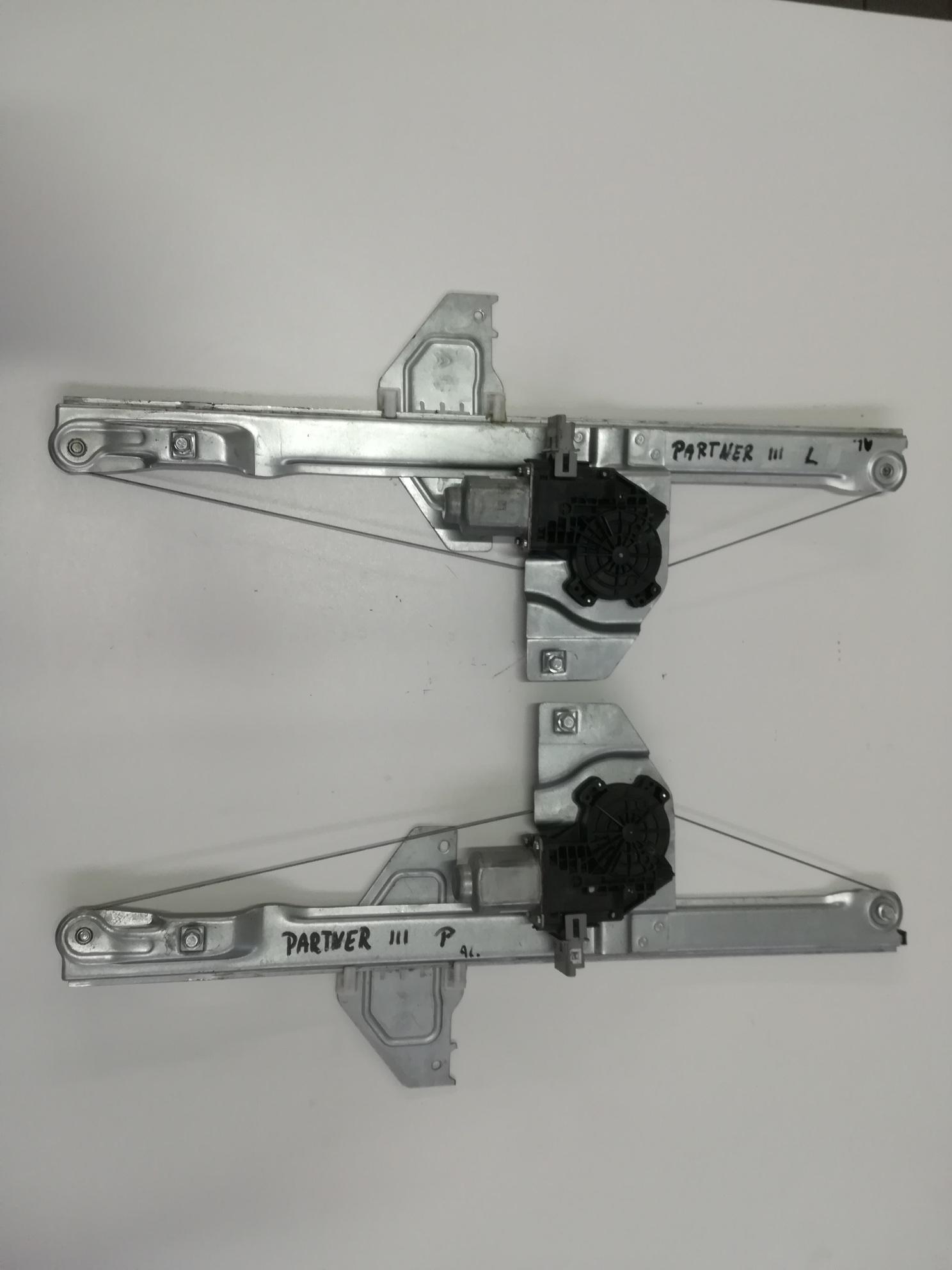 BERLINGO II III PODNOŚNIK SILNICZEK SZYB LEWY 6PIN