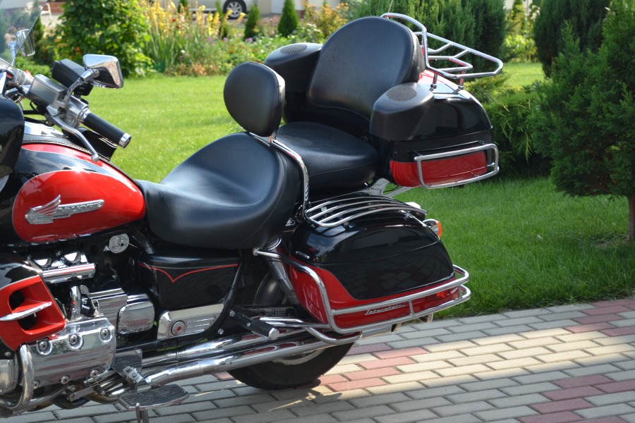 GÓRNE BAGAŻNIKI NA KUFRY VALKYRIE 1500 INTERSTATE Dopasowanie do pojazdu produkt dedykowany