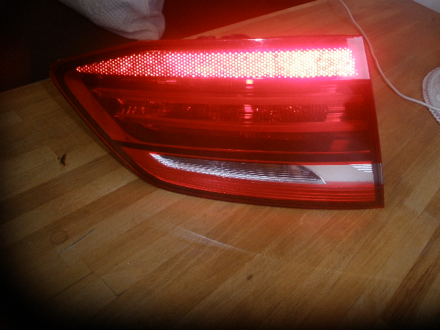 BMW 2 F45 F46 LAMPA W KLAPĘ LEWA ORYGINAŁ Jakość części (zgodnie z GVO) O - oryginał z logo producenta pojazdu (OE)