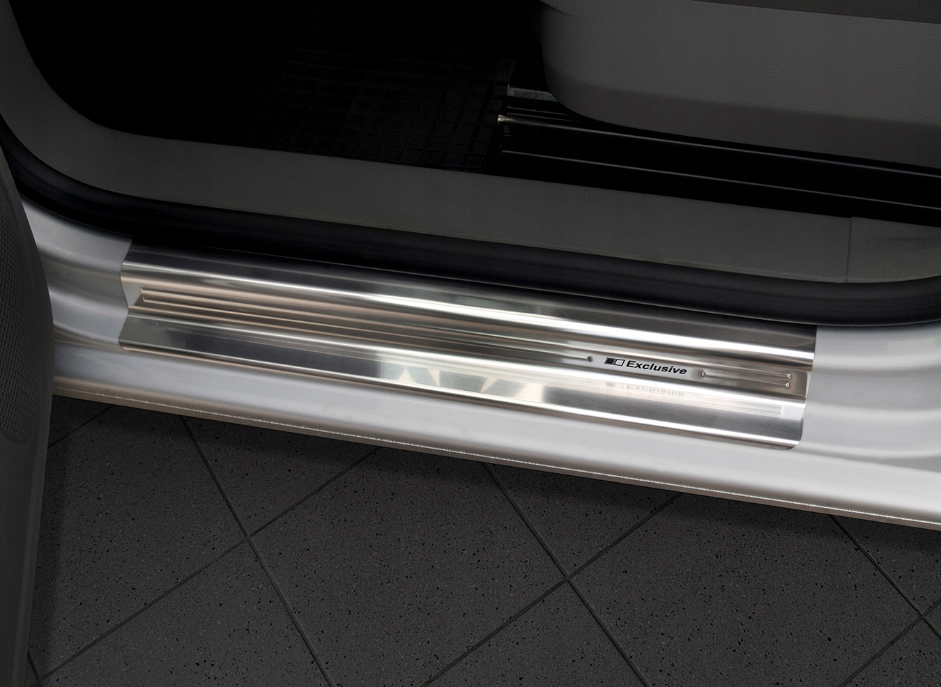 2 LISTWY OCHRONNE NA PROGI DO VOLKSWAGEN CADDY Producer Avisa