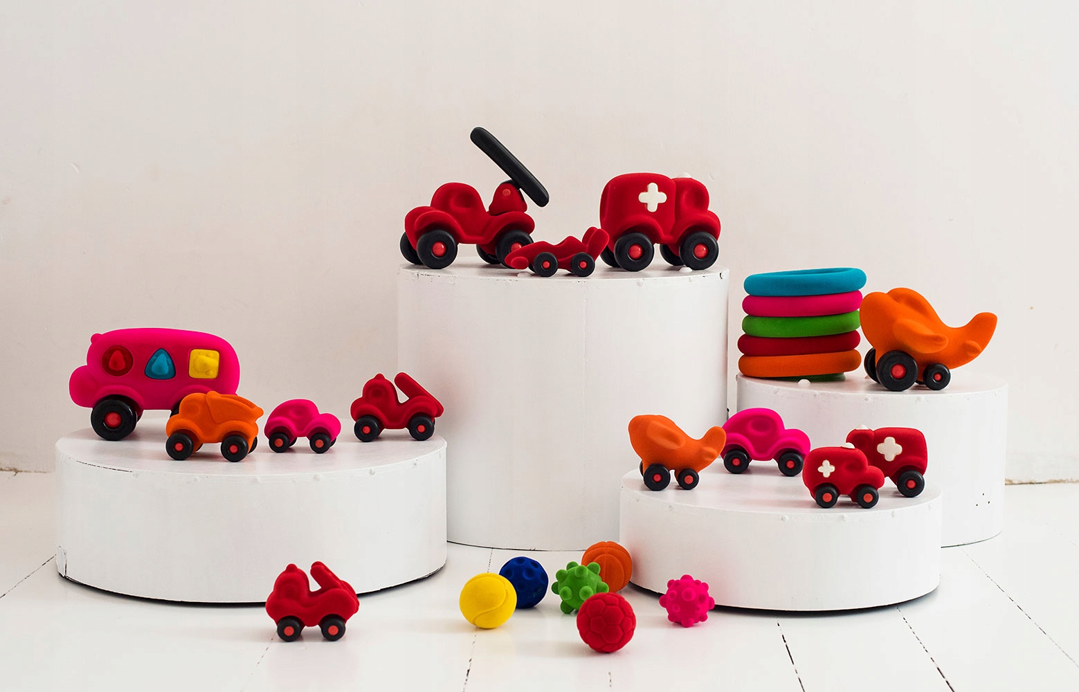 Rubbabu Samolot sensoryczny zielony MIKRO Wiek dziecka 12 m +