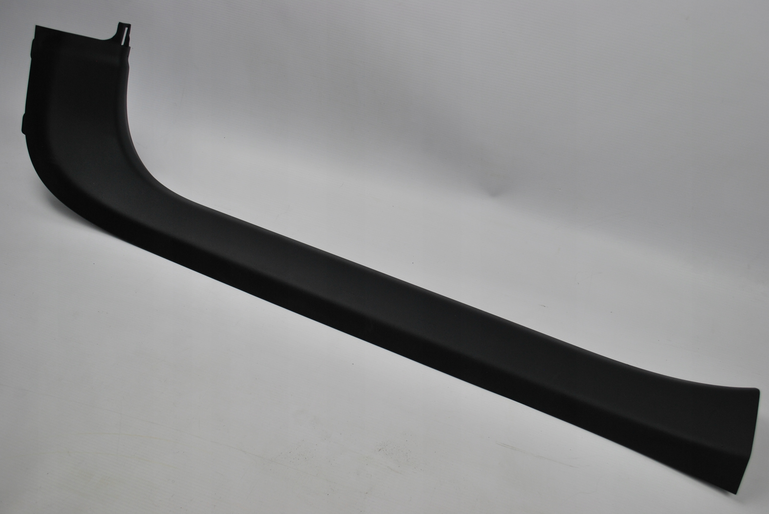 Облицовка стойки а правое Audi R8 4S1867272A