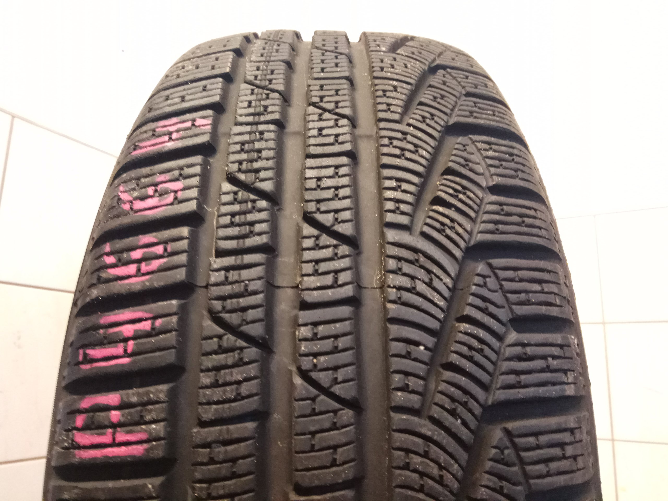 R17 225/55 Pirelli Sottozero 210 serie II RSC