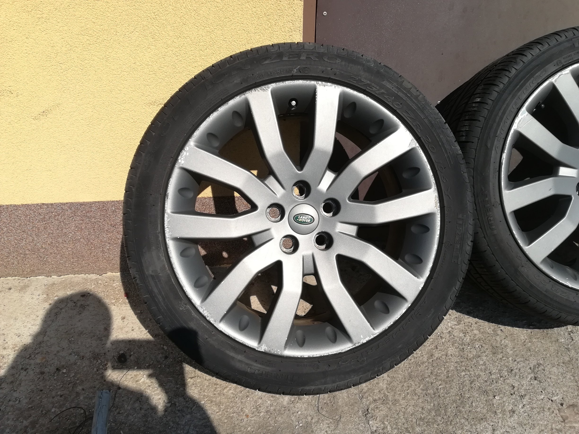 KOŁA RANGE ROVER SPORT PIRELLI 275/40 20 5X120 Producent felg Land Rover OE