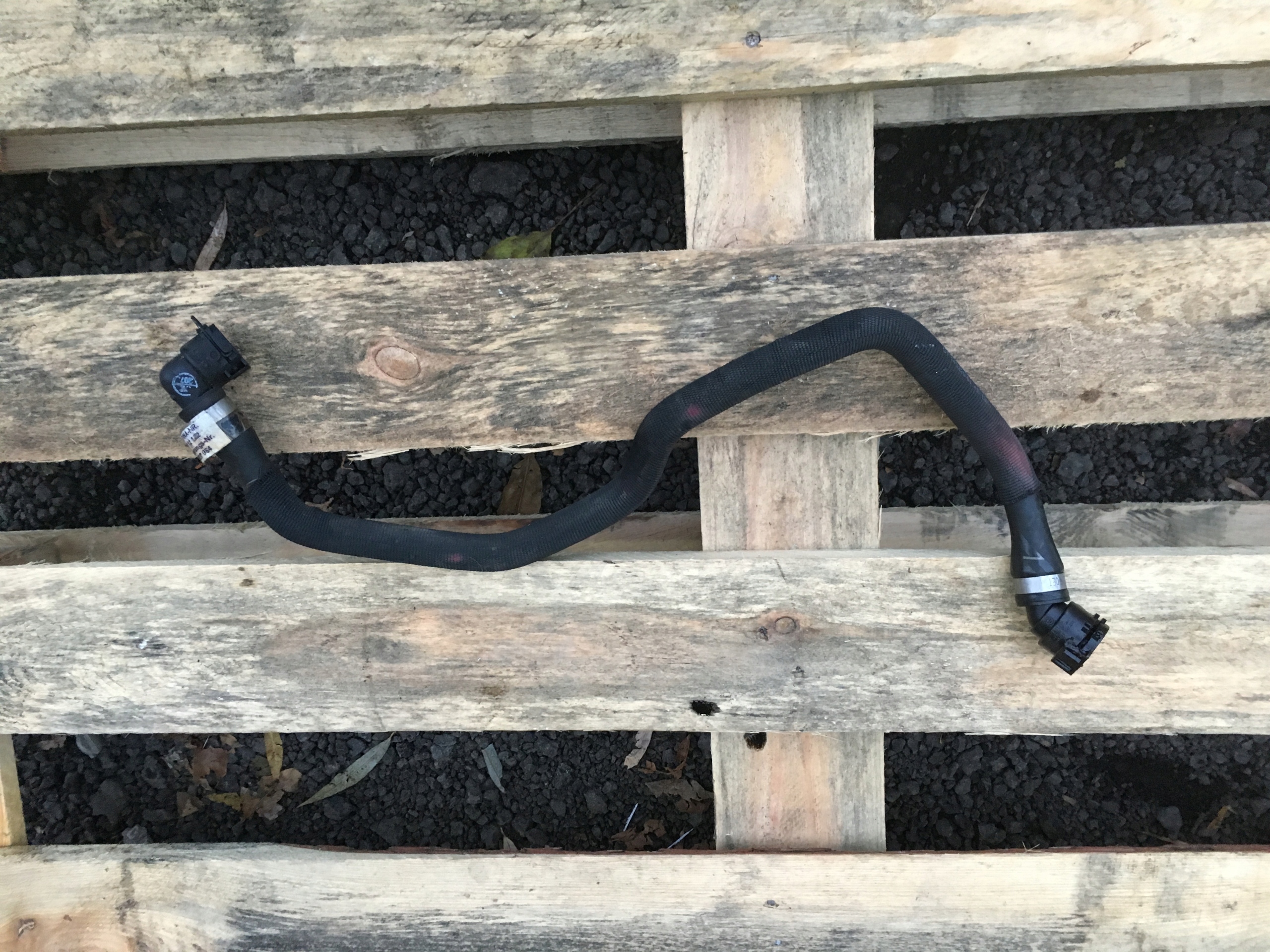 BMW F30 ALPINA B3 водяний шланг 8607984